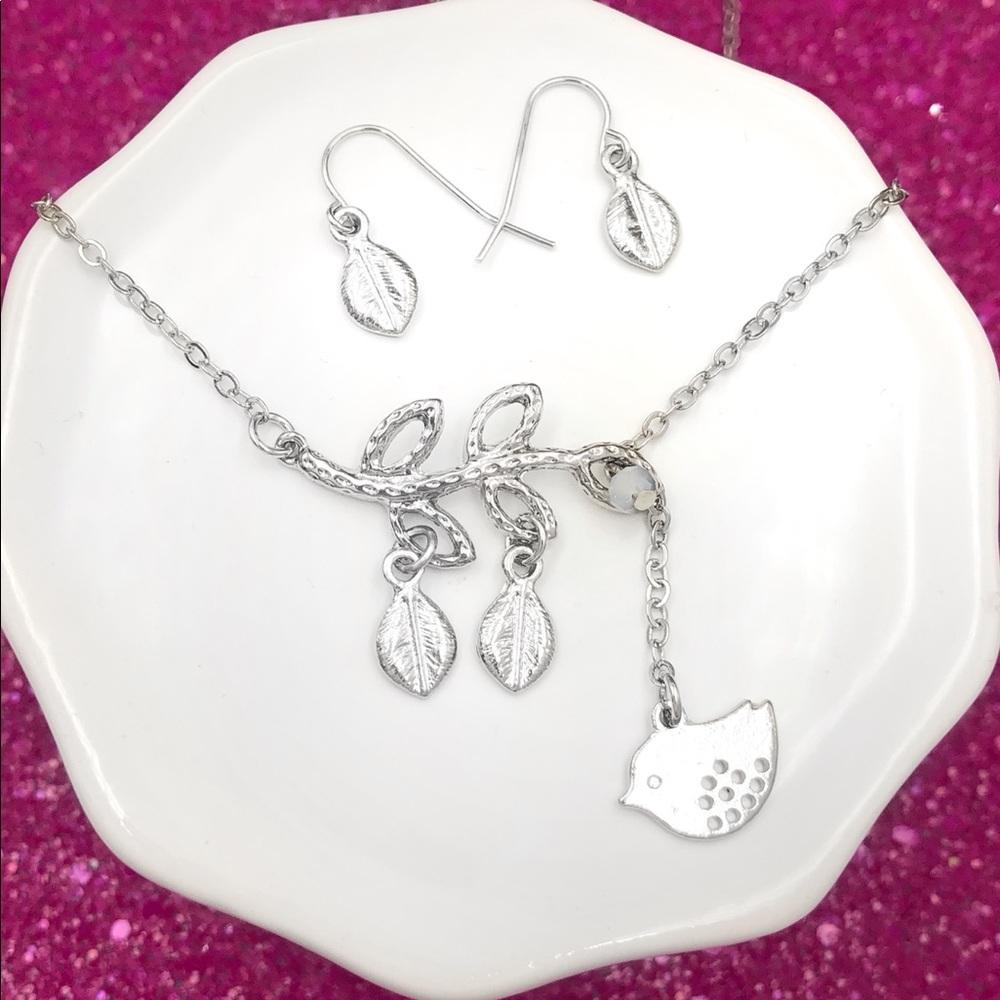 🌼 Leaves & Bird Dainty Necklace Set